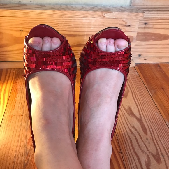 Dereon Red Fringe Sequin Heels, EUC, 7.5 - Picture 12 of 16